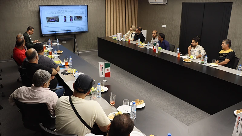 تحویل کامیونت‌های آترا ۶ و ۸ آرتابان دیزل به مشتریان