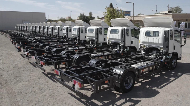 تحویل کامیونت‌های آترا ۶ و ۸ آرتابان دیزل به مشتریان