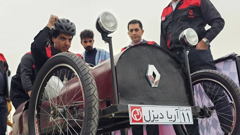 برگزاری مسابقات «هُل‌رو» به مناسبت بیست‌ سالگی آریا دیزل