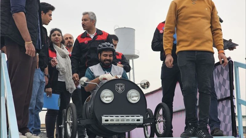 برگزاری مسابقات «هُل‌رو» به مناسبت بیست‌ سالگی آریا دیزل