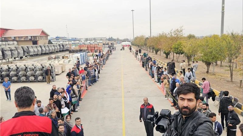 برگزاری مسابقات «هُل‌رو» به مناسبت بیست‌ سالگی آریا دیزل