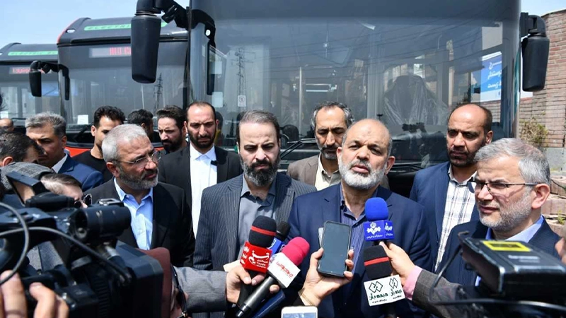 رونمایی وزیر کشور از اتوبوس برقی ایران خودرو
