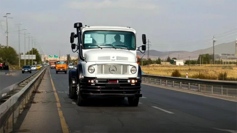 بنز واگن‌ هود سفید
