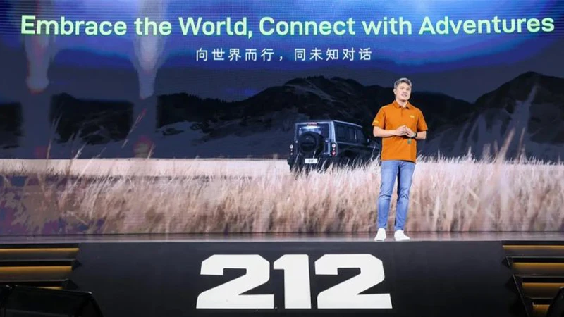 حضور صنایع خودروسازی ایلیا در گردهمایی جهانی برند ۲۱۲ در دبی