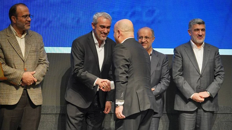 تقدیر از کرمان موتور در سومین همایش برترین‌های بورس کالا ایران