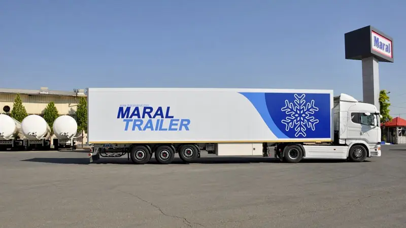 نمای کناری تریلر یخچالی سه محور