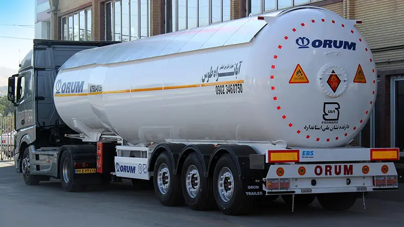 نمای عقب تریلر تانکر حمل گاز مایع - LPG