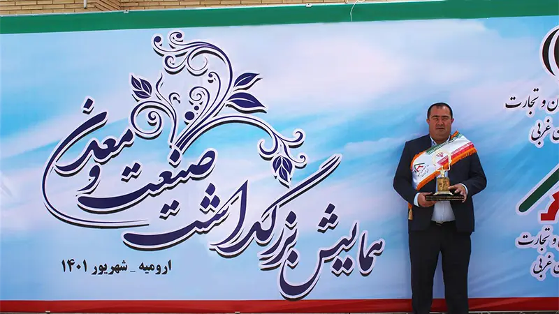 تجلیل از مدیرعامل اروم تریلر، انتخاب اروم به عنوان واحد نمونه صنعتی