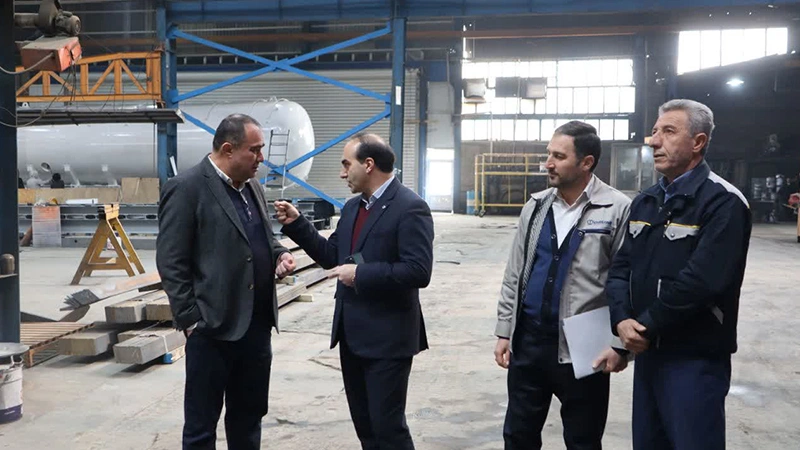 بازدید مدیرکل صنعت، معدن و تجارت استان آذربایجان غربی از خطوط تولیدی اروم تریلر