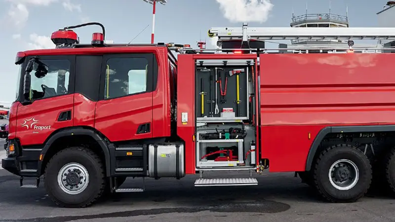 نمای کناری کامیون SCANIA Crewcab