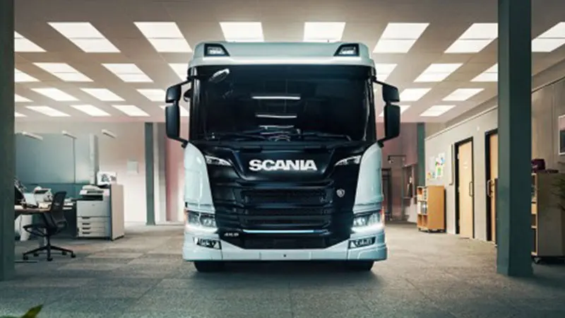 نمای روبرو کامیون SCANIA Electric truck