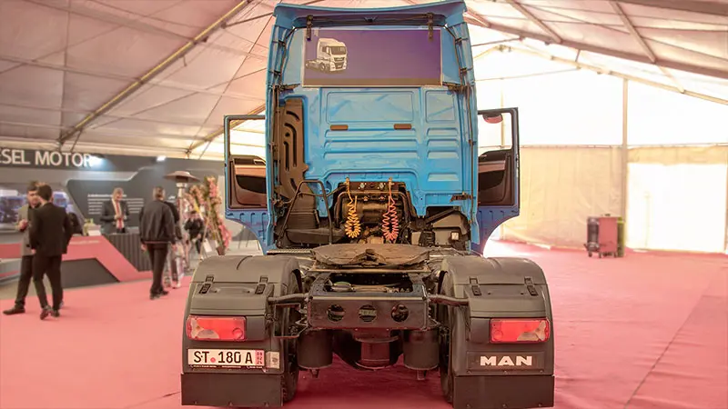 نمای عقب کشنده TGX 18.500 مان