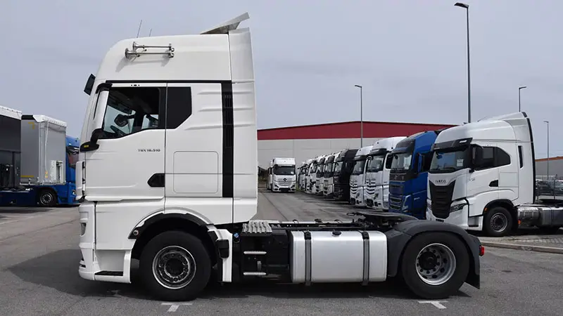 نمای کناری کشنده TGX 18.510
