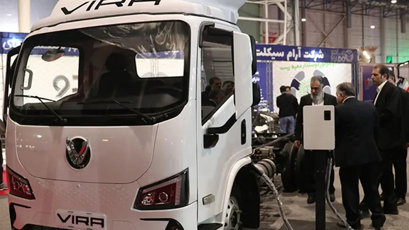 ویرا دیزل از شرکت‌کنندگان نمایشگاه حمل و نقل شهری مشهد