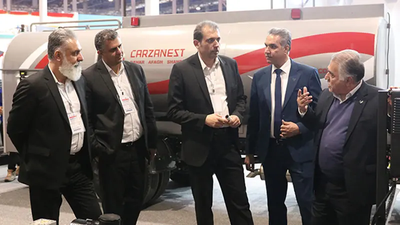 ویرا دیزل از شرکت‌کنندگان نمایشگاه حمل و نقل شهری مشهد