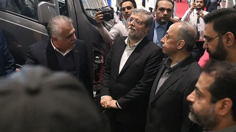 ویرا دیزل از شرکت‌کنندگان نمایشگاه حمل و نقل شهری مشهد
