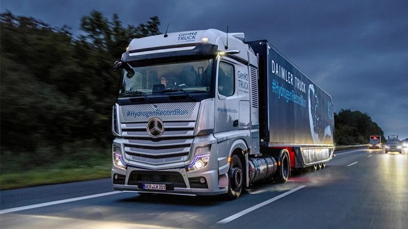 3Daimler GenH2 Truck