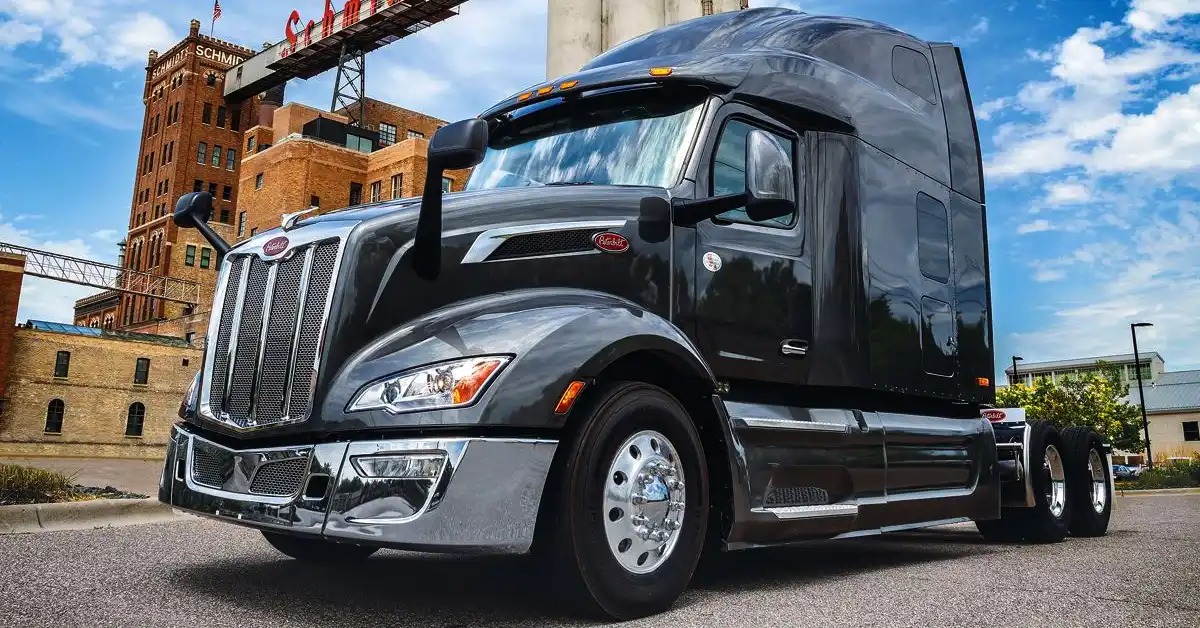 زبان طراحی و میراث برند؛ پیوند سنت آمریکایی با آینده دیجیتال