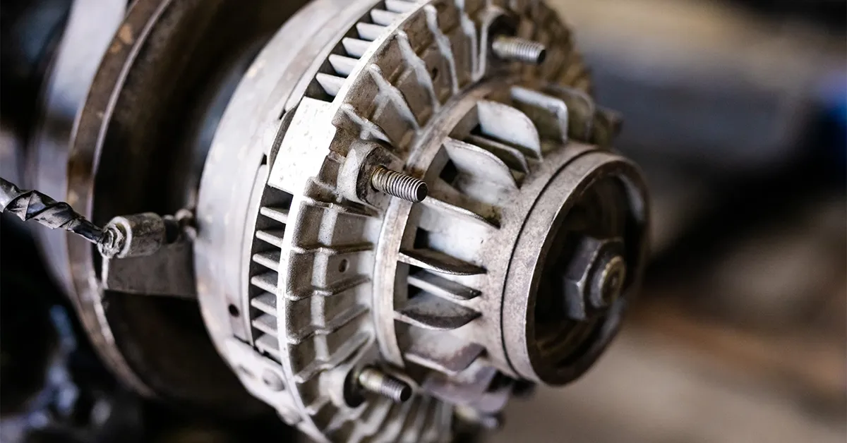 صدای ضربه هنگام ترمز یا رها کردن گاز (Clunk Noise)