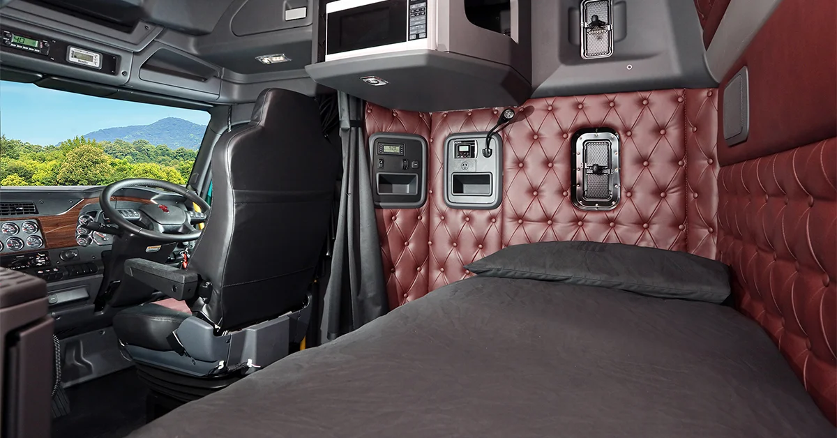 صندلی‌ها و مبلمان چندحالته؛ ترکیب فضای کار و استراحت