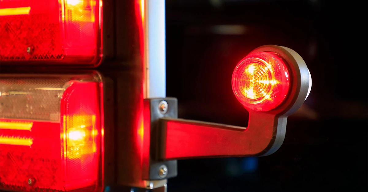 نحوه تنظیم و کنترل چراغ‌ها و علائم نوری