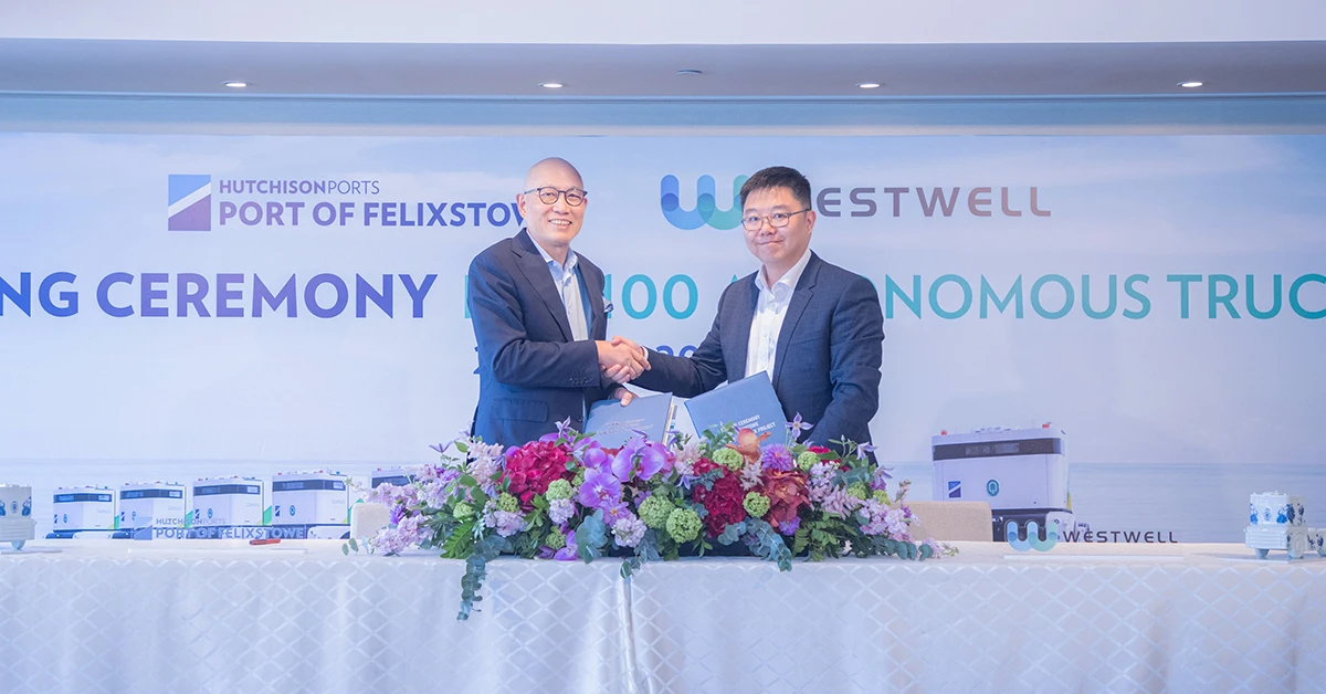 آغاز همکاری عمان و وست‌وِل با استقرار ۱۵ کامیون برقی در بندر هاچینسون صحار