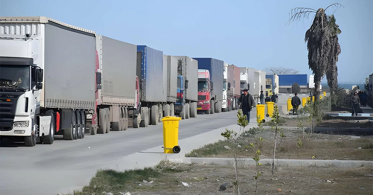 ترافیک کامیون‌های صادراتی در مرز آستارا برطرف شد؟ عبور ۳۲۴ کامیون در ۲۴ ساعت 