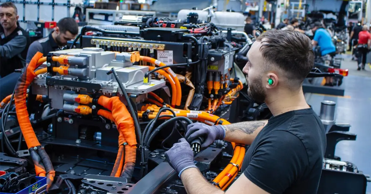 تولید انبوه کامیون برقی مرسدس بنز eActros در کارخانه وورث آغاز شد 