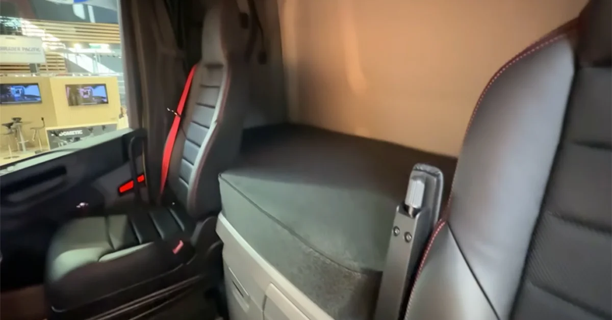 رونمایی اسکانیا از کشنده دماغدار T770 در نمایشگاه Solutrans 2025 