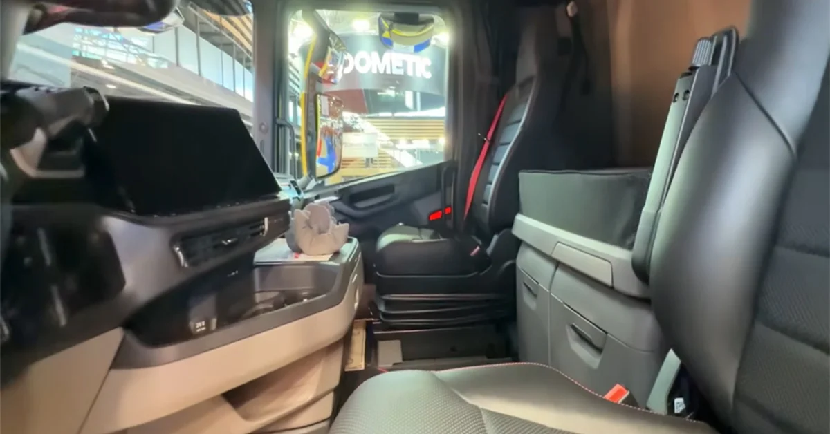 رونمایی اسکانیا از کشنده دماغدار T770 در نمایشگاه Solutrans 2025 