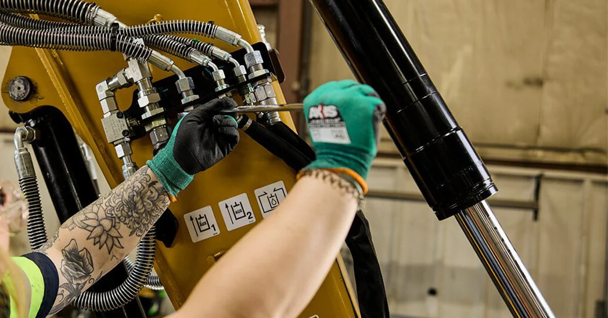 هشدار ایمنی حیاتی_ قبل از دست زدن به پمپ هیدرولیک، بخوانید