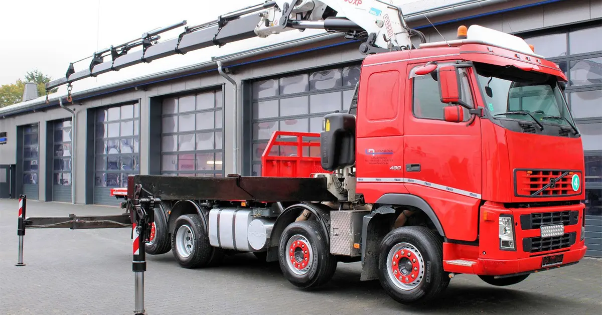 ولوو FM؛ حرفه‌ای‌ترین ماشین سنگین برای نصب جرثقیل‌های بلند و سنگین