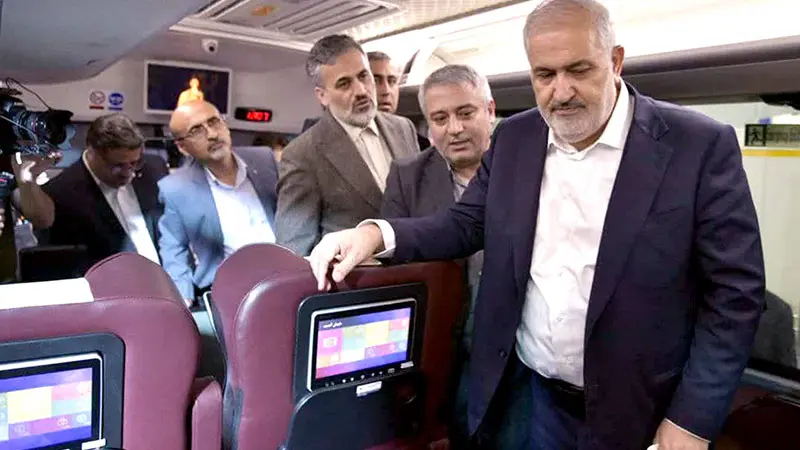 حضور وزیر صمت در نمایشگاه تحول صنعت خودرو